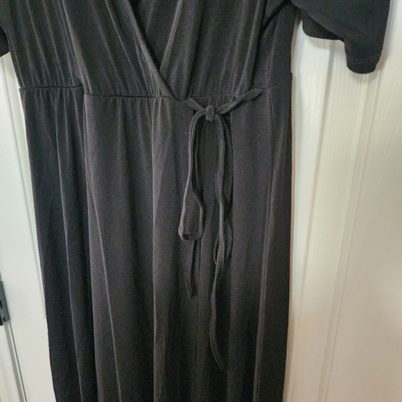 TORRID NWT Splid Black Faux Wrap Maxi Dress Size 0 - Picture 4 of 6